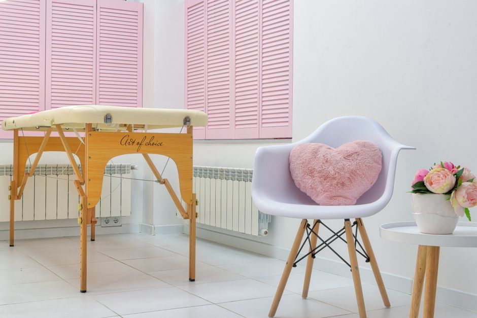 Calm, softly lit treatment room prepared for an in-office Spravato session at a psychiatric clinic.